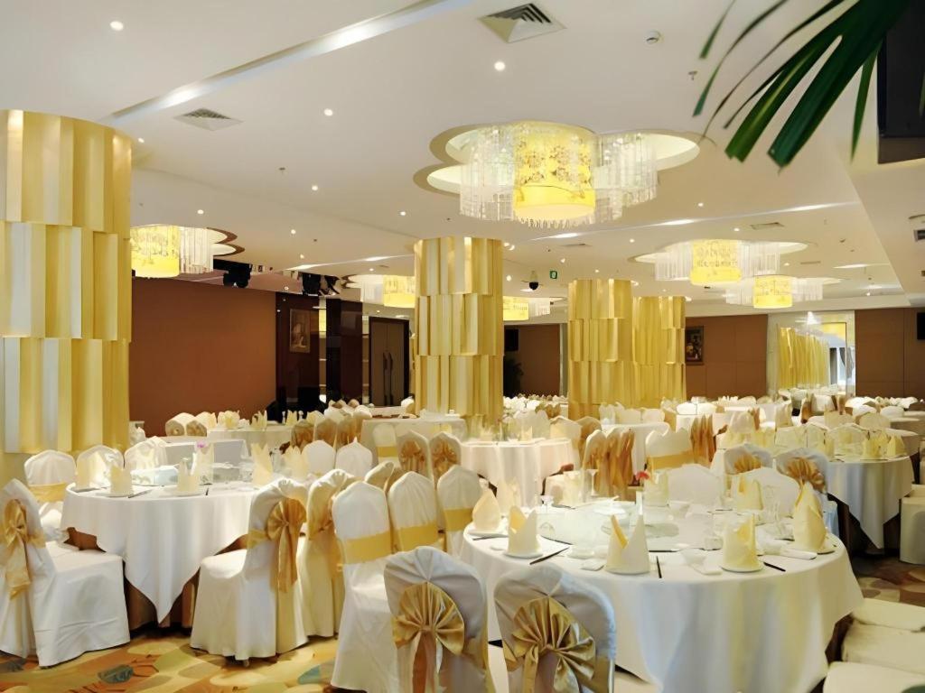 Chengdu Yinsheng International Hotel Supoqiao Exterior photo